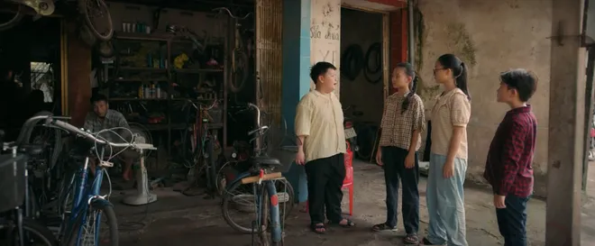 C&aacute;ch em 1 milimet - Tập 5: T&uacute; v&agrave; nh&oacute;m bạn rủ nhau đi th&agrave;nh phố thăm Quy&ecirc;n, cả nh&agrave; lo lắng- Ảnh 12.