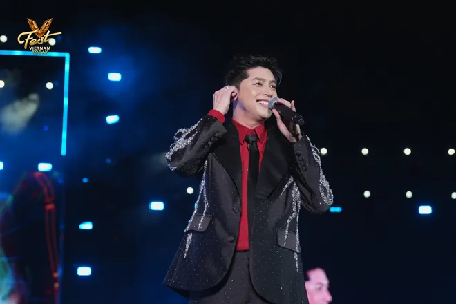 Với "Đổi thay", "Lặng thầm", "Đùa anh đau đấy", "Thương em là điều anh không thể ngờ", "Tôi là một ngôi sao", Noo đã đã mang đến cái kết không thể trọn vẹn hơn cho V Fest – Vietnam Today. Với "Đổi thay", "Lặng thầm", "Đùa anh đau đấy", "Thương em là điều anh không thể ngờ", "Tôi là một ngôi sao", Noo đã đã mang đến cái kết không thể trọn vẹn hơn cho V Fest – Vietnam Today.