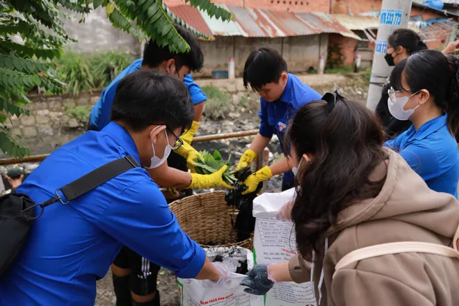 37.000 thanh niên TP Hồ Chí Minh vớt rác, khơi kênh  trong ngày Chủ Nhật Xanh - Ảnh 5.