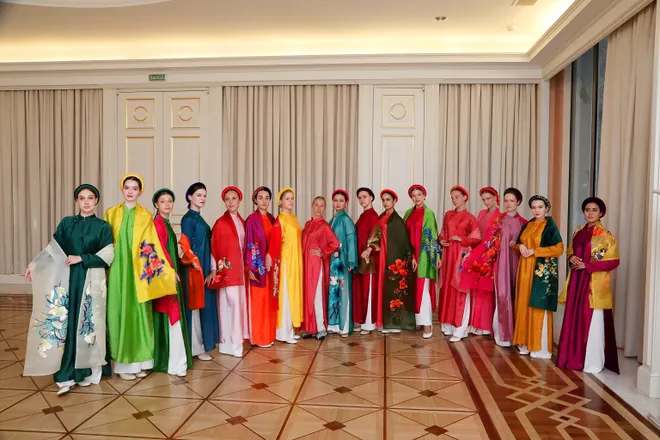 Vẻ đẹp của &aacute;o d&agrave;i thập ni&ecirc;n 1930 
- Ảnh 3.