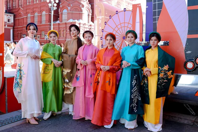 Vẻ đẹp của áo dài thập niên 1930
- Ảnh 4. Vẻ đẹp của áo dài thập niên 1930
- Ảnh 4.