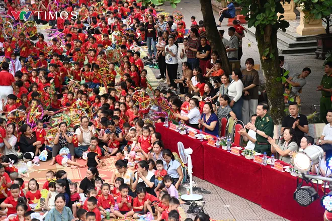 Niềm vui Trung thu nơi biên cương - Ảnh 2.