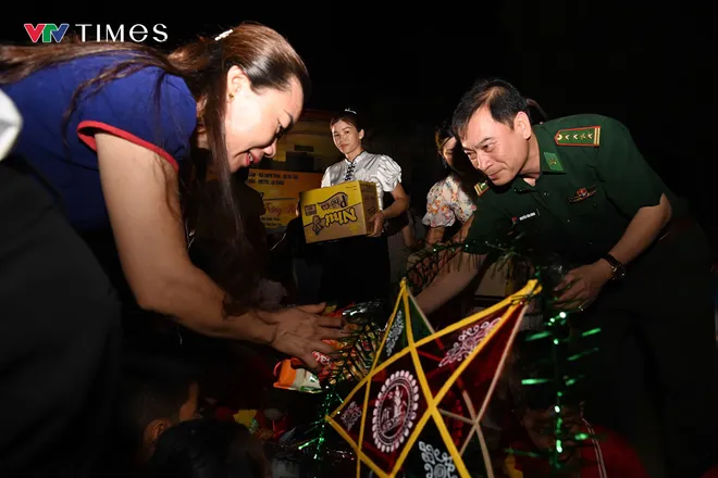Niềm vui Trung thu nơi biên cương - Ảnh 9.