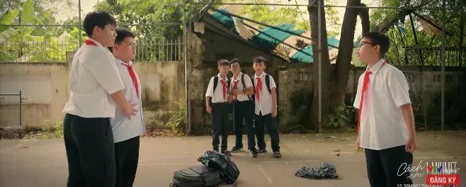 C&aacute;ch em 1 milimet: T&uacute; đ&aacute;nh nhau với Ho&agrave;ng cận để b&ecirc;nh B&aacute;ch, Bi&ecirc;n bỏ nh&agrave; đi - Ảnh 2.