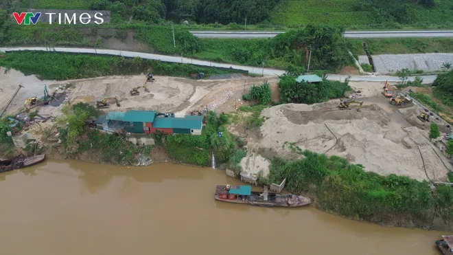 L&agrave;o Cai: Nhiều b&atilde;i c&aacute;t sỏi bị đ&igrave;nh chỉ vẫn c&ocirc;ng khai hoạt động - Ảnh 1.