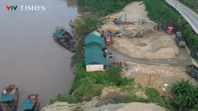 L&agrave;o Cai: Nhiều b&atilde;i c&aacute;t sỏi bị đ&igrave;nh chỉ vẫn c&ocirc;ng khai hoạt động - Ảnh 2.