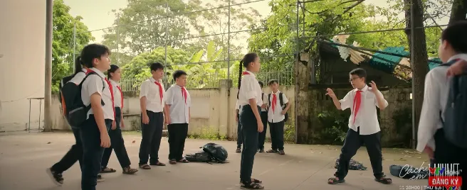 C&aacute;ch em 1 milimet: T&uacute; đ&aacute;nh nhau với Ho&agrave;ng cận để b&ecirc;nh B&aacute;ch, Bi&ecirc;n bỏ nh&agrave; đi - Ảnh 4.