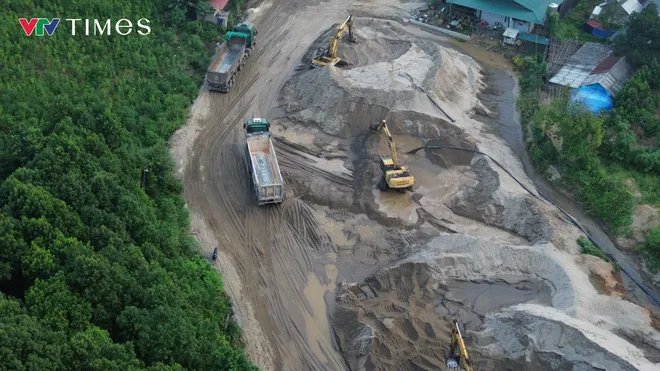 L&agrave;o Cai: Nhiều b&atilde;i c&aacute;t sỏi bị đ&igrave;nh chỉ vẫn c&ocirc;ng khai hoạt động - Ảnh 7.