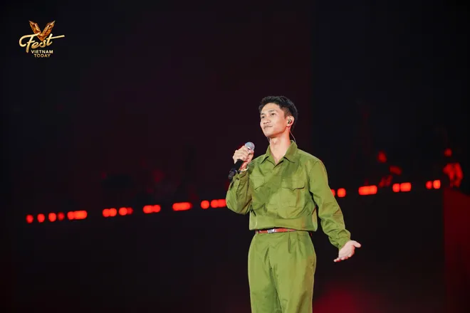 Trọn vẹn màn song ca 'Còn gì đẹp hơn' của Nguyễn Hùng và Vũ.- Ảnh 8. Trọn vẹn màn song ca 'Còn gì đẹp hơn' của Nguyễn Hùng và Vũ.- Ảnh 8.