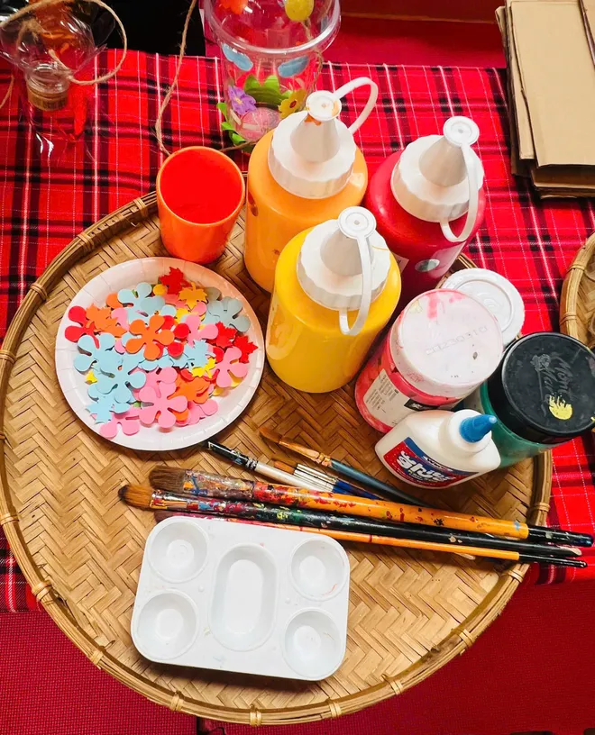 Thử l&agrave;m lồng đ&egrave;n cho trẻ em từ vật dụng quen thuộc- Ảnh 3.