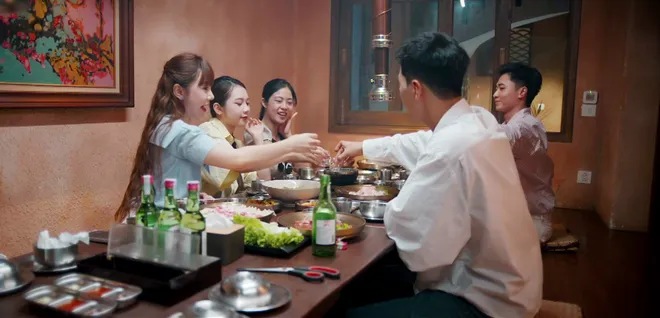 Gió ngang khoảng trời xanh - Tập 22: Ngân khước từ 'tổng tài' sau nụ hôn dưới mưa- Ảnh 10. Gió ngang khoảng trời xanh - Tập 22: Ngân khước từ 'tổng tài' sau nụ hôn dưới mưa- Ảnh 10.