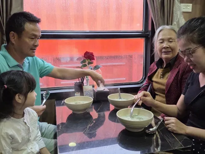 Đường sắt dừng chạy hơn 20 chuyến tàu vì ảnh hưởng bão - Ảnh 6.