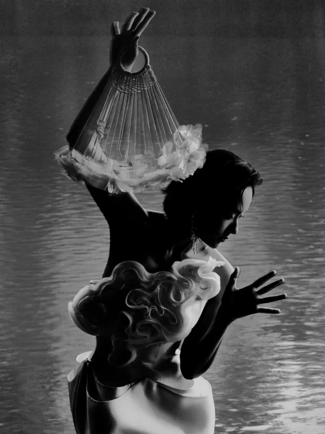 Hồ Thu Anh của "Địa đạo" ki&ecirc;u sa, b&iacute; ẩn trong bộ ảnh chụp tại Huế - Ảnh 9.