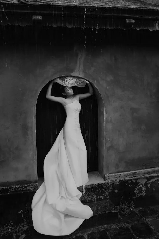 Hồ Thu Anh của "Địa đạo" ki&ecirc;u sa, b&iacute; ẩn trong bộ ảnh chụp tại Huế - Ảnh 10.