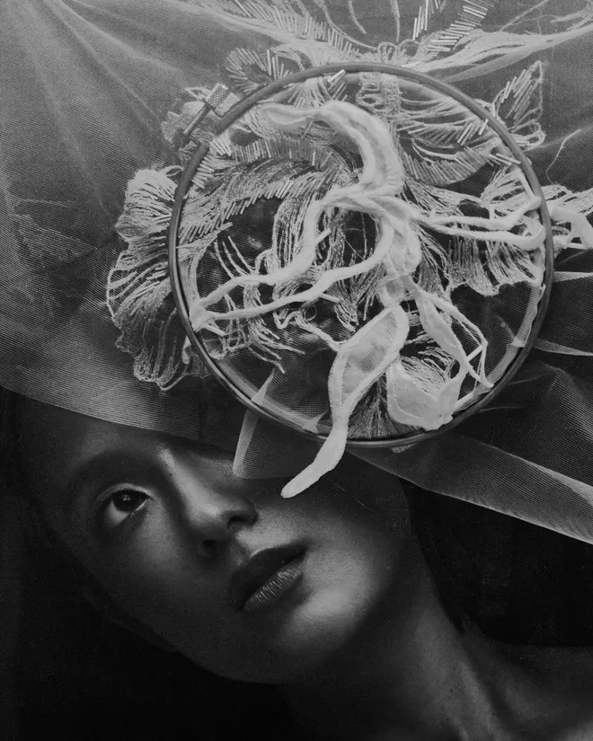 Hồ Thu Anh của "Địa đạo" ki&ecirc;u sa, b&iacute; ẩn trong bộ ảnh chụp tại Huế - Ảnh 12.