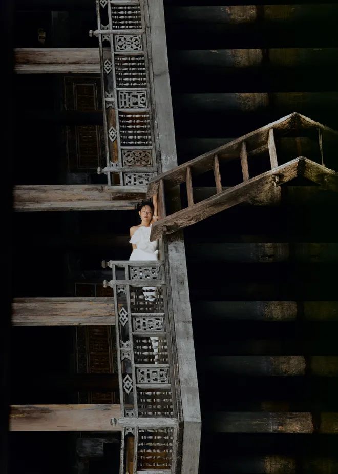 Hồ Thu Anh của "Địa đạo" ki&ecirc;u sa, b&iacute; ẩn trong bộ ảnh chụp tại Huế - Ảnh 1.