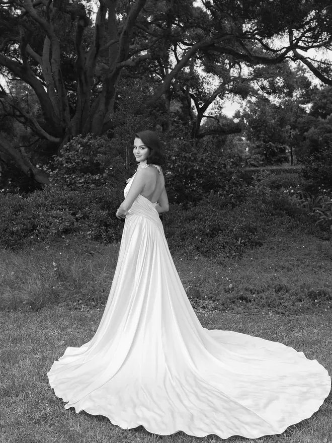 Selena Gomez chia sẻ hình ảnh đám cưới riêng tư - Ảnh 5.