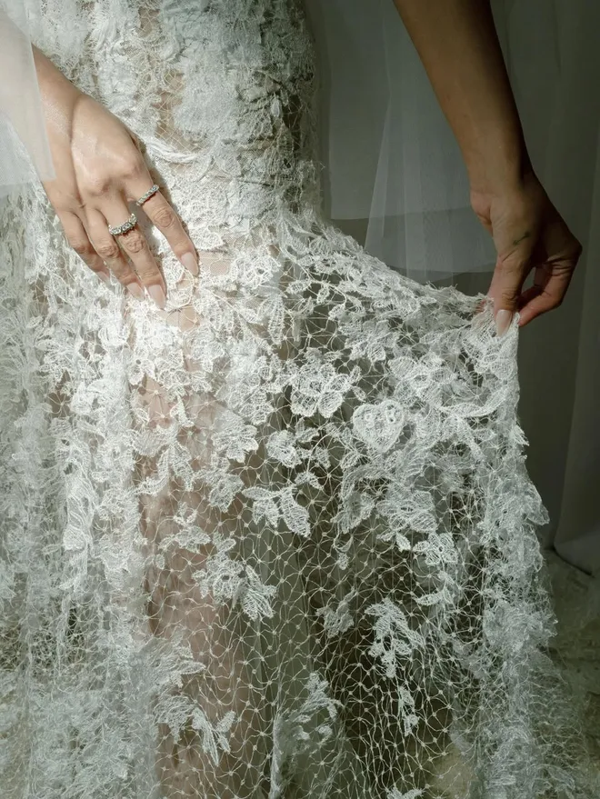 Selena Gomez chia sẻ hình ảnh đám cưới riêng tư - Ảnh 9.