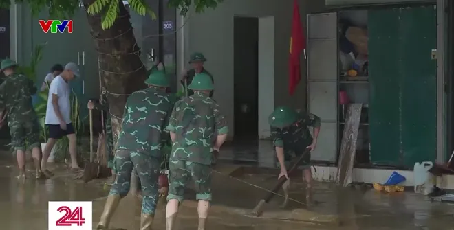Lào Cai khẩn trương khắc dọn dẹp, khắc phục thiệt hại sau khi nước rút - Ảnh 5.