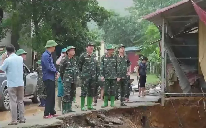 Lào Cai khẩn trương khắc dọn dẹp, khắc phục thiệt hại sau khi nước rút - Ảnh 6.