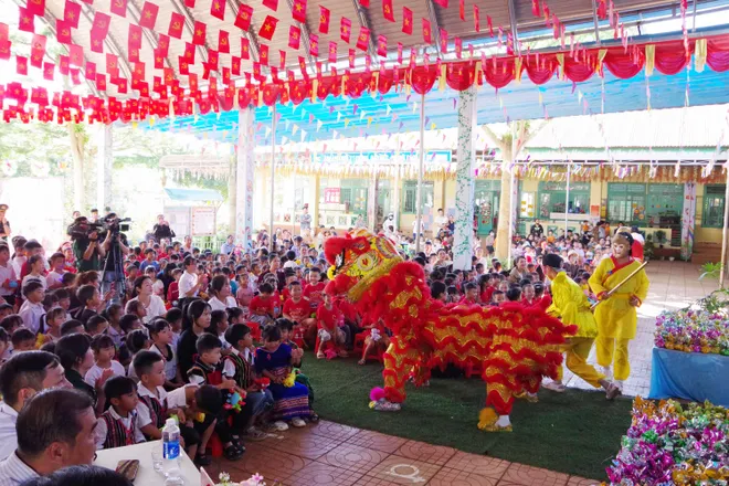 “Đêm hội trăng rằm” ấm áp nơi biên giới Lâm Đồng- Ảnh 3.
