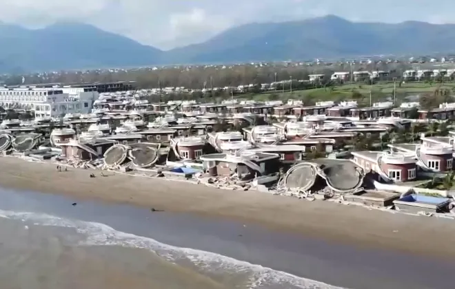 Những h&igrave;nh ảnh lay động h&agrave;ng triệu tr&aacute;i tim trong b&atilde;o Bualoi - Ảnh 1.