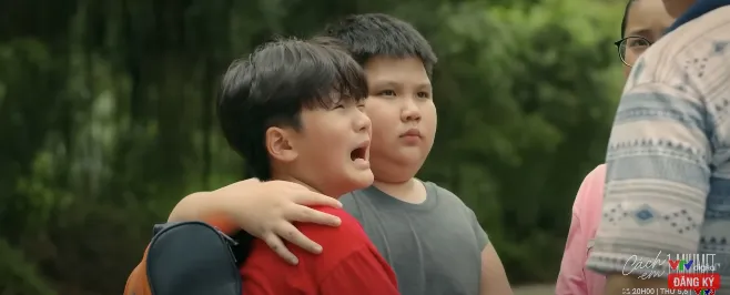 Cách em 1 milimet - Tập 10: Tú bị cả làng đồn là người hại chết Quyên- Ảnh 12. Cách em 1 milimet - Tập 10: Tú bị cả làng đồn là người hại chết Quyên- Ảnh 12.