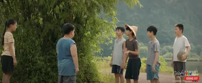 Cách em 1 milimet - Tập 10: Tú bị cả làng đồn là người hại chết Quyên- Ảnh 11. Cách em 1 milimet - Tập 10: Tú bị cả làng đồn là người hại chết Quyên- Ảnh 11.