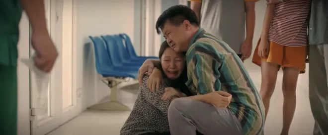 Cách em 1 milimet - Tập 9: Bị Hoàng cận doạ ma, Quyên qua đời vì đau tim- Ảnh 28. Cách em 1 milimet - Tập 9: Bị Hoàng cận doạ ma, Quyên qua đời vì đau tim- Ảnh 28.