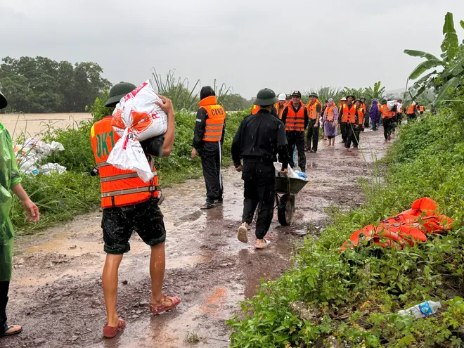 Thái Nguyên: Nước sông Cầu vượt báo động 3 hơn 2,5m, cảnh báo ngập lụt trên diện rộng - Ảnh 5.