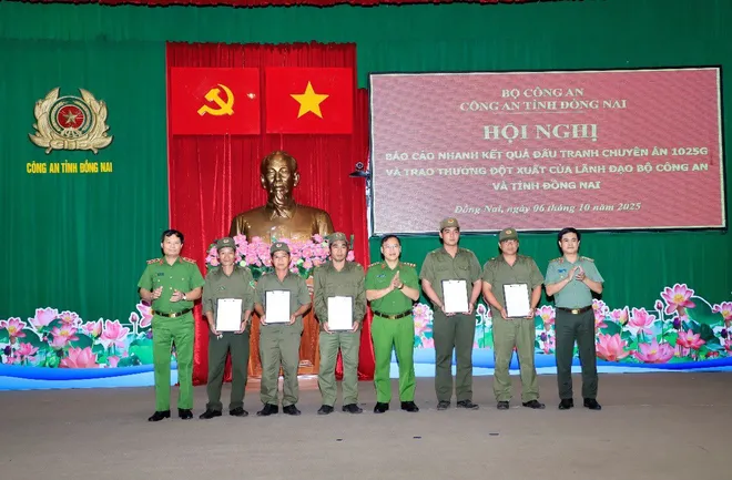 UBND tỉnh Đồng Nai tặng thưởng 500 triệu đồng cho lực lượng phá án vụ “giết người, cướp tài sản”- Ảnh 7.