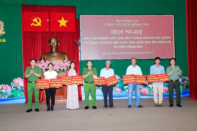 UBND tỉnh Đồng Nai tặng thưởng 500 triệu đồng cho lực lượng phá án vụ “giết người, cướp tài sản”- Ảnh 8.