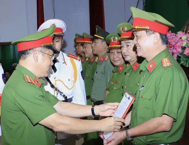 UBND tỉnh Đồng Nai tặng thưởng 500 triệu đồng cho lực lượng phá án vụ “giết người, cướp tài sản”- Ảnh 4.