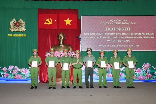 UBND tỉnh Đồng Nai tặng thưởng 500 triệu đồng cho lực lượng phá án vụ “giết người, cướp tài sản”- Ảnh 3.