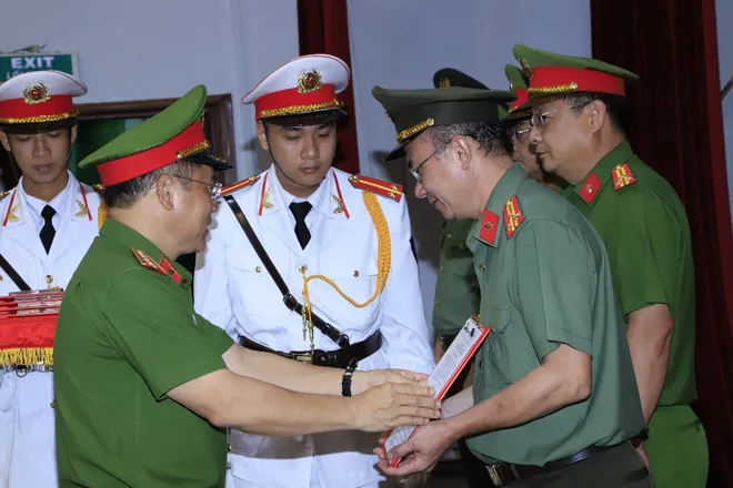 UBND tỉnh Đồng Nai tặng thưởng 500 triệu đồng cho lực lượng phá án vụ “giết người, cướp tài sản”- Ảnh 5.