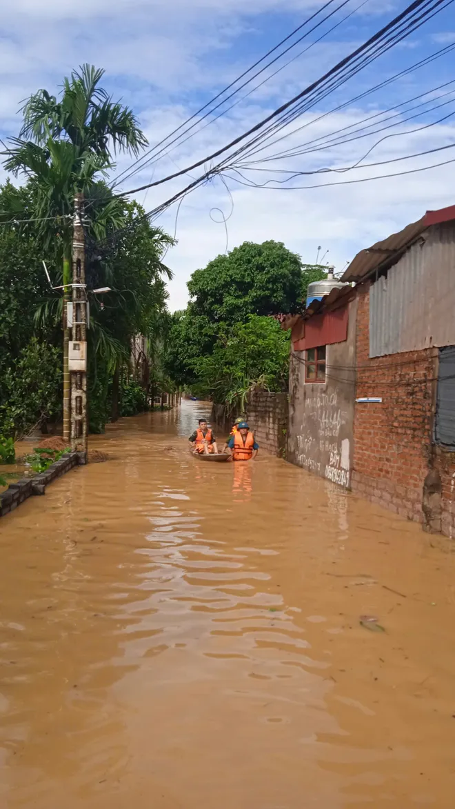 LLVT Bắc Ninh chung sức giúp dân khắc phục hậu quả bão số 11 (Matmo) - Ảnh 2.