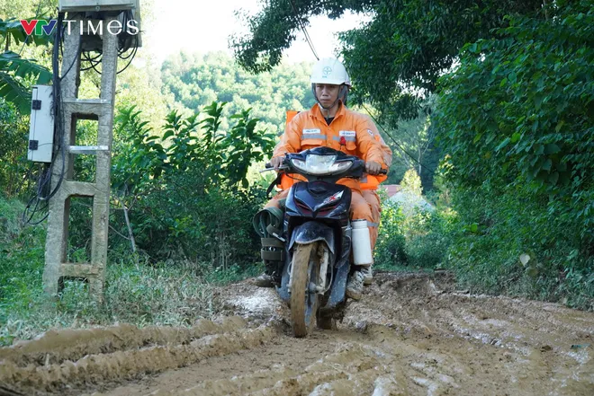 Bắc Ninh: Khẩn trương khôi phục lưới điện sau mưa lũ - Ảnh 3.