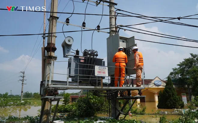 Bắc Ninh: Khẩn trương khôi phục lưới điện sau mưa lũ - Ảnh 2.
