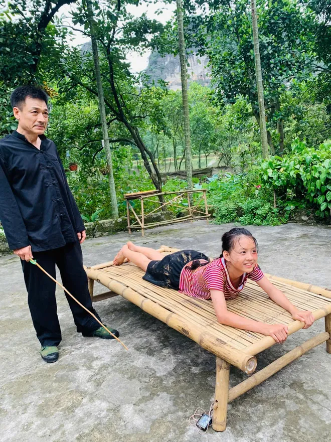 Cách em 1 milimet: Nhiều khoảnh khắc thơ ấu đáng nhớ ở "đại bản doanh" làng Mây - Ảnh 16.