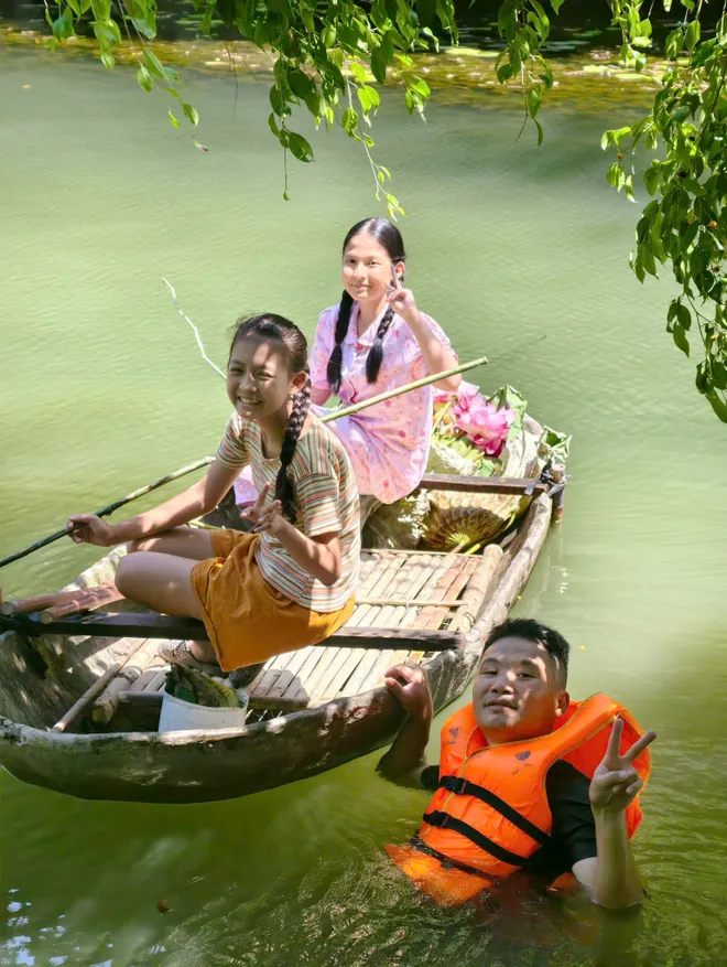 Cách em 1 milimet: Nhiều khoảnh khắc thơ ấu đáng nhớ ở "đại bản doanh" làng Mây - Ảnh 11.