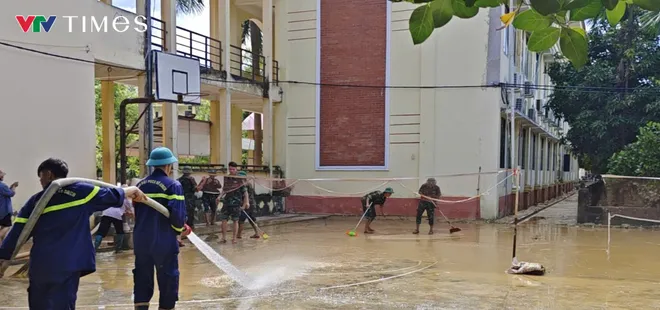 Bắc Ninh: Công an các địa phương tiếp tục giúp dân khắc phục hậu qảu mưa lũ  - Ảnh 4.