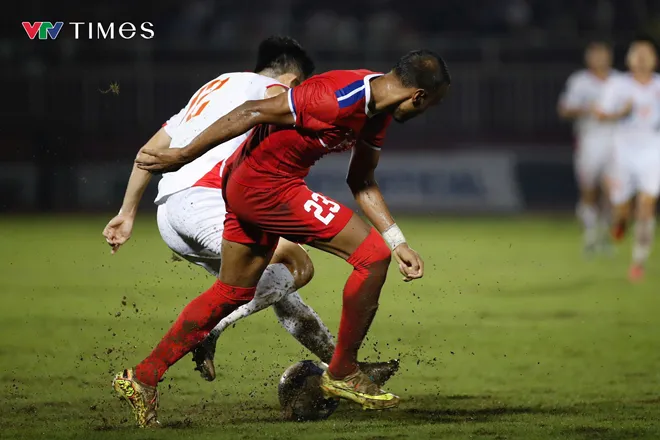 Sân trơn, bóng ướt, ĐT Việt Nam giành 3 điểm "nhọc" nhất từ đầu vòng loại Asian Cup 2027- Ảnh 12. Sân trơn, bóng ướt, ĐT Việt Nam giành 3 điểm "nhọc" nhất từ đầu vòng loại Asian Cup 2027- Ảnh 12.