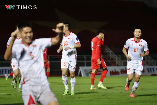 Sân trơn, bóng ướt, ĐT Việt Nam giành 3 điểm "nhọc" nhất từ đầu vòng loại Asian Cup 2027- Ảnh 6. Sân trơn, bóng ướt, ĐT Việt Nam giành 3 điểm "nhọc" nhất từ đầu vòng loại Asian Cup 2027- Ảnh 6.