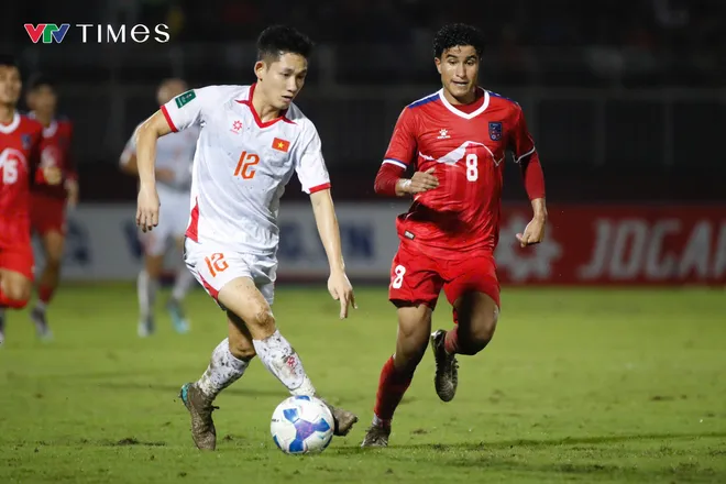 Sân trơn, bóng ướt, ĐT Việt Nam giành 3 điểm "nhọc" nhất từ đầu vòng loại Asian Cup 2027- Ảnh 20. Sân trơn, bóng ướt, ĐT Việt Nam giành 3 điểm "nhọc" nhất từ đầu vòng loại Asian Cup 2027- Ảnh 20.
