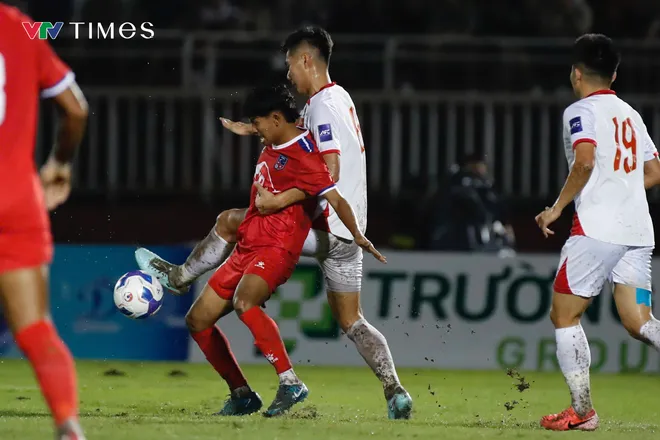 Sân trơn, bóng ướt, ĐT Việt Nam giành 3 điểm "nhọc" nhất từ đầu vòng loại Asian Cup 2027- Ảnh 10. Sân trơn, bóng ướt, ĐT Việt Nam giành 3 điểm "nhọc" nhất từ đầu vòng loại Asian Cup 2027- Ảnh 10.