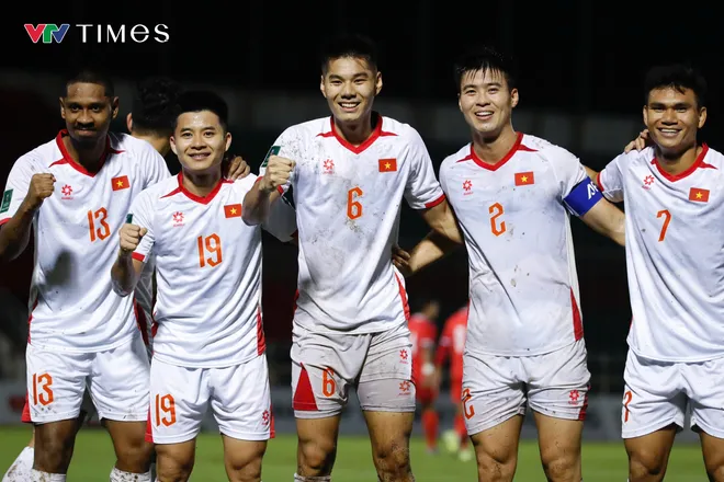 Sân trơn, bóng ướt, ĐT Việt Nam giành 3 điểm "nhọc" nhất từ đầu vòng loại Asian Cup 2027- Ảnh 7. Sân trơn, bóng ướt, ĐT Việt Nam giành 3 điểm "nhọc" nhất từ đầu vòng loại Asian Cup 2027- Ảnh 7.