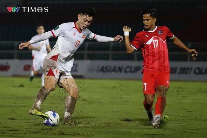 Sân trơn, bóng ướt, ĐT Việt Nam giành 3 điểm "nhọc" nhất từ đầu vòng loại Asian Cup 2027- Ảnh 13. Sân trơn, bóng ướt, ĐT Việt Nam giành 3 điểm "nhọc" nhất từ đầu vòng loại Asian Cup 2027- Ảnh 13.
