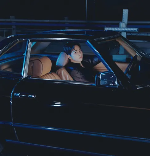 Xiumin (EXO) tiết lộ những h&igrave;nh ảnh mới cho đường đua &acirc;m nhạc  - Ảnh 1.