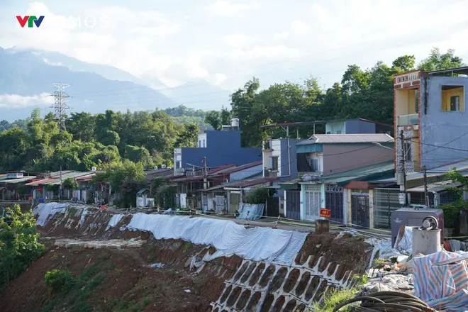 Công trình kè 50 tỉ ở Lào Cai: Chậm tiến độ, dân thấp thỏm đợi chờ - Ảnh 4.