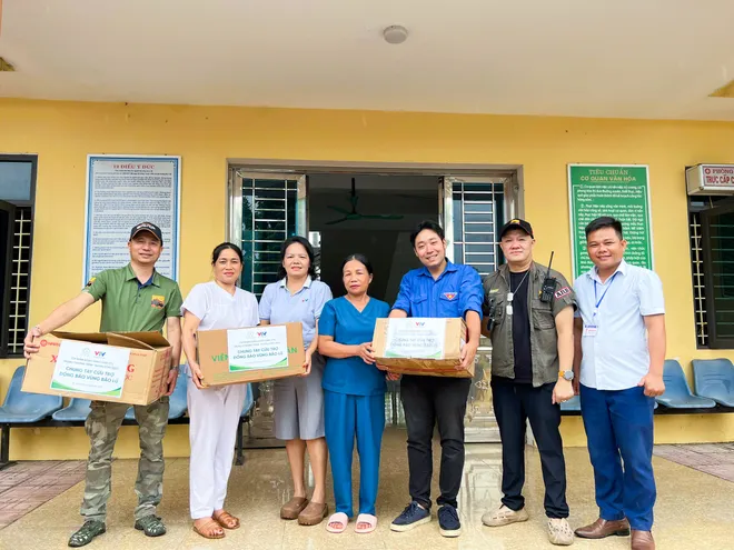 Đoàn Thanh niên VTV trao quà hỗ trợ người dân Thái Nguyên khắc phục hậu quả mưa lũ- Ảnh 16. Đoàn Thanh niên VTV trao quà hỗ trợ người dân Thái Nguyên khắc phục hậu quả mưa lũ- Ảnh 16.